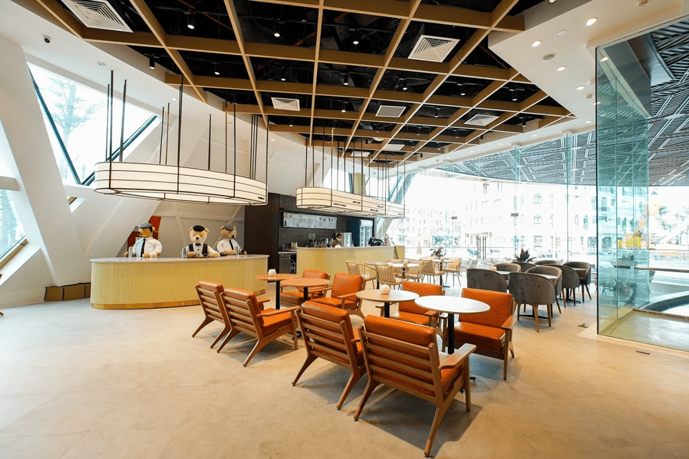 A charming service counter where cuddly teddy bears &lsquo;work&rsquo; as staffs, adding a whimsical touch to your visit (Source: VinWonders)